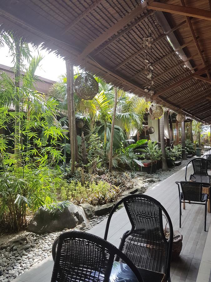 Lawaka Hotel Ampana Εξωτερικό φωτογραφία