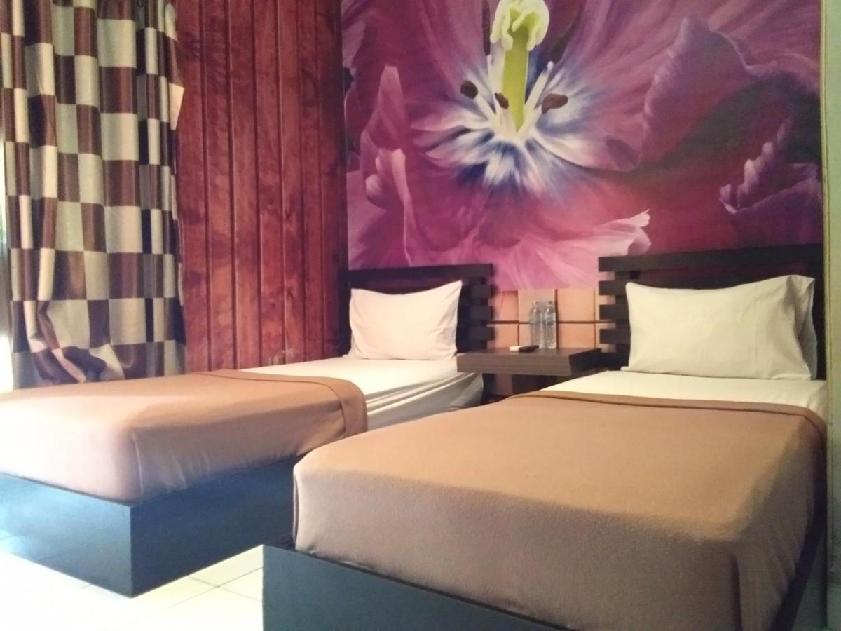 Lawaka Hotel Ampana Εξωτερικό φωτογραφία